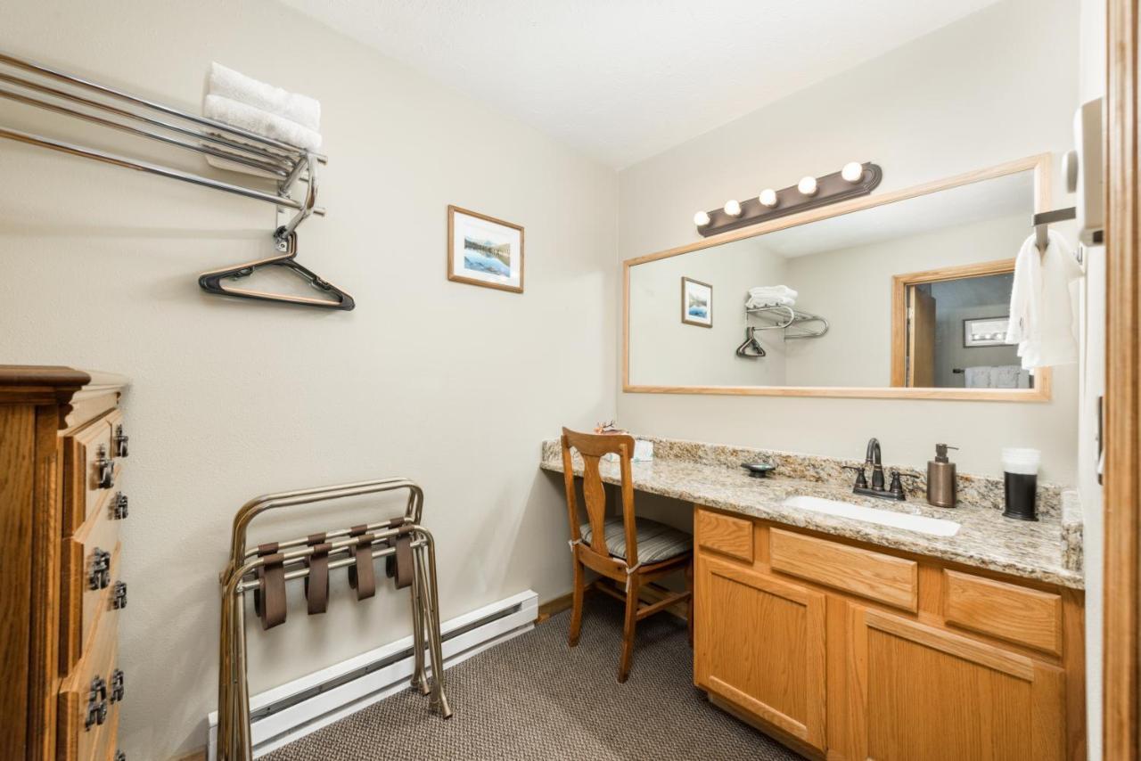 Queen Suite Hot Tub