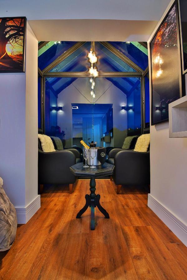 Queen Suite with Spa Bath,1077674077:JPEG