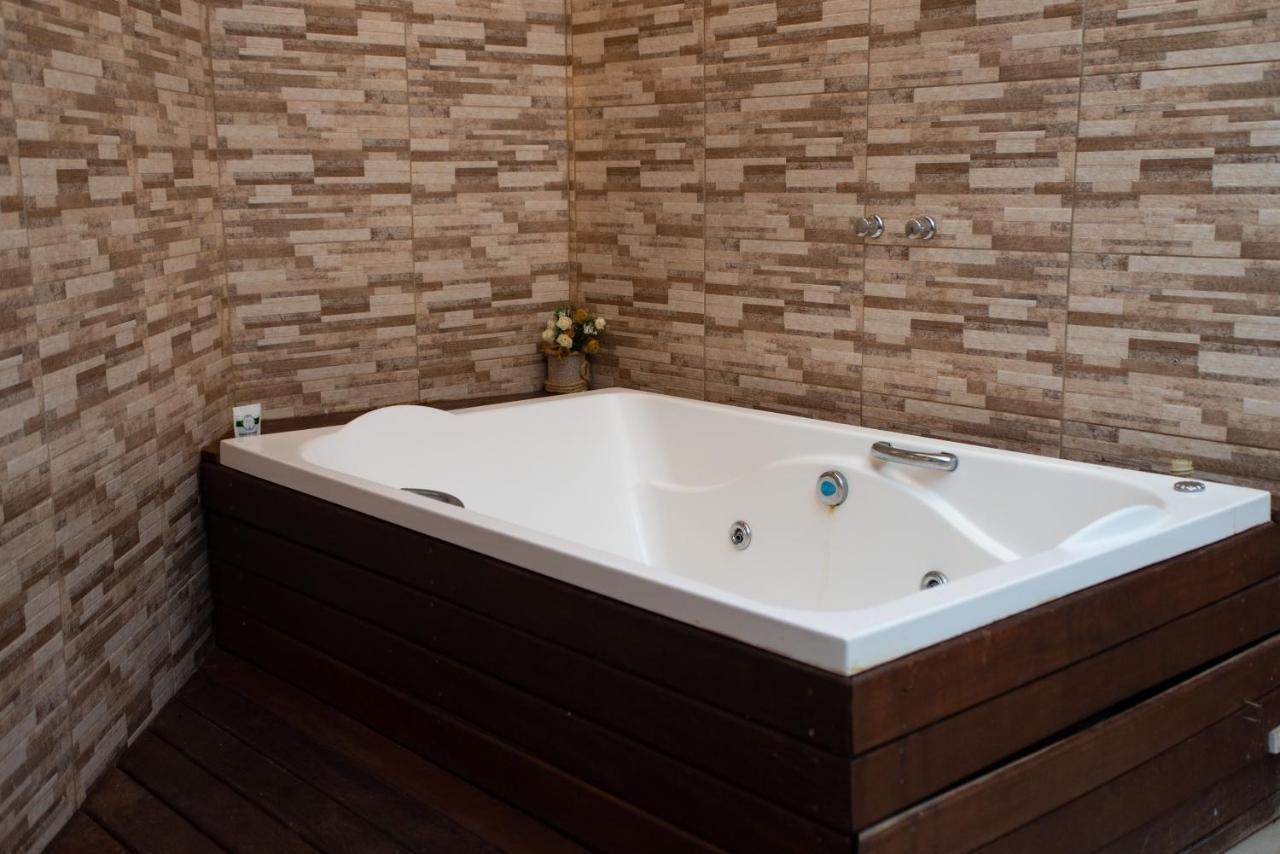 Quarto Triplo com Banheira
