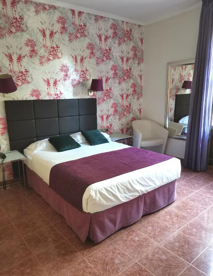 Double or Twin Room with La Rambla Views,1111145154:JPEG