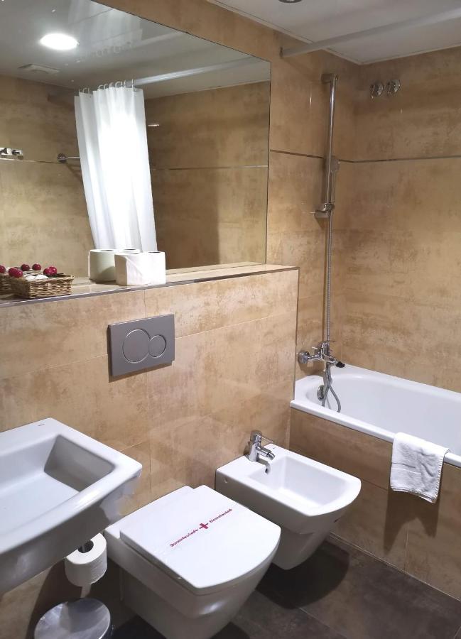 Double or Twin Room La Rambla Views