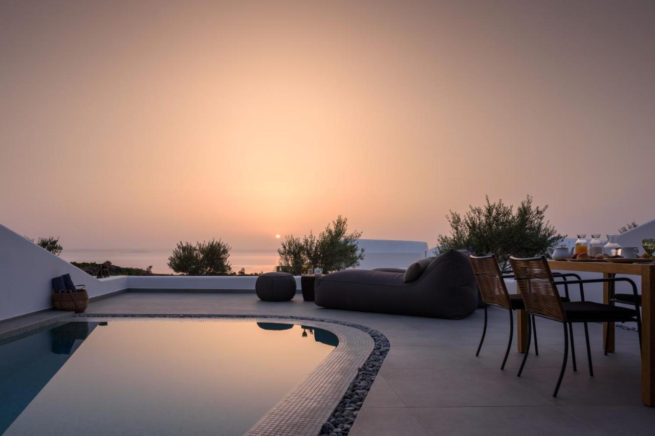 Senior Two-Bedroom Suite Private Cave Pool Sea View