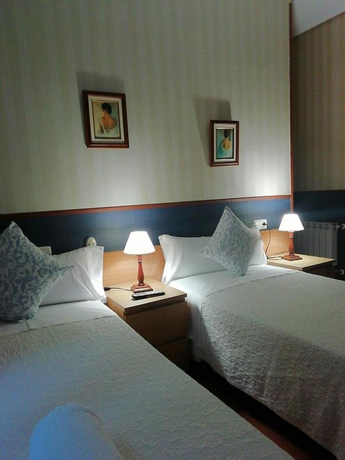 Chambre Lits Jumeaux avec Salle de Bains Commune