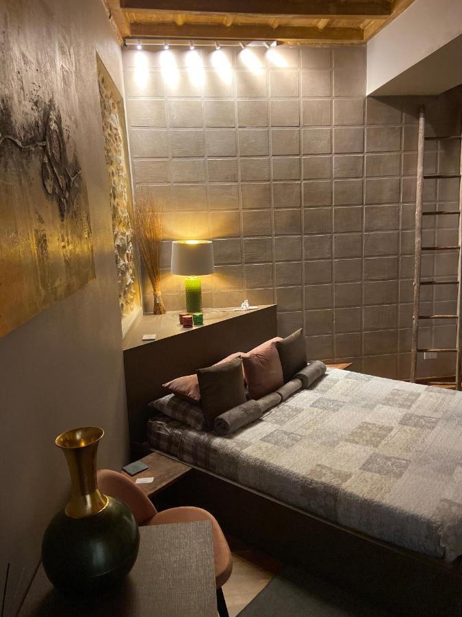 Deluxe Double Room Shower
