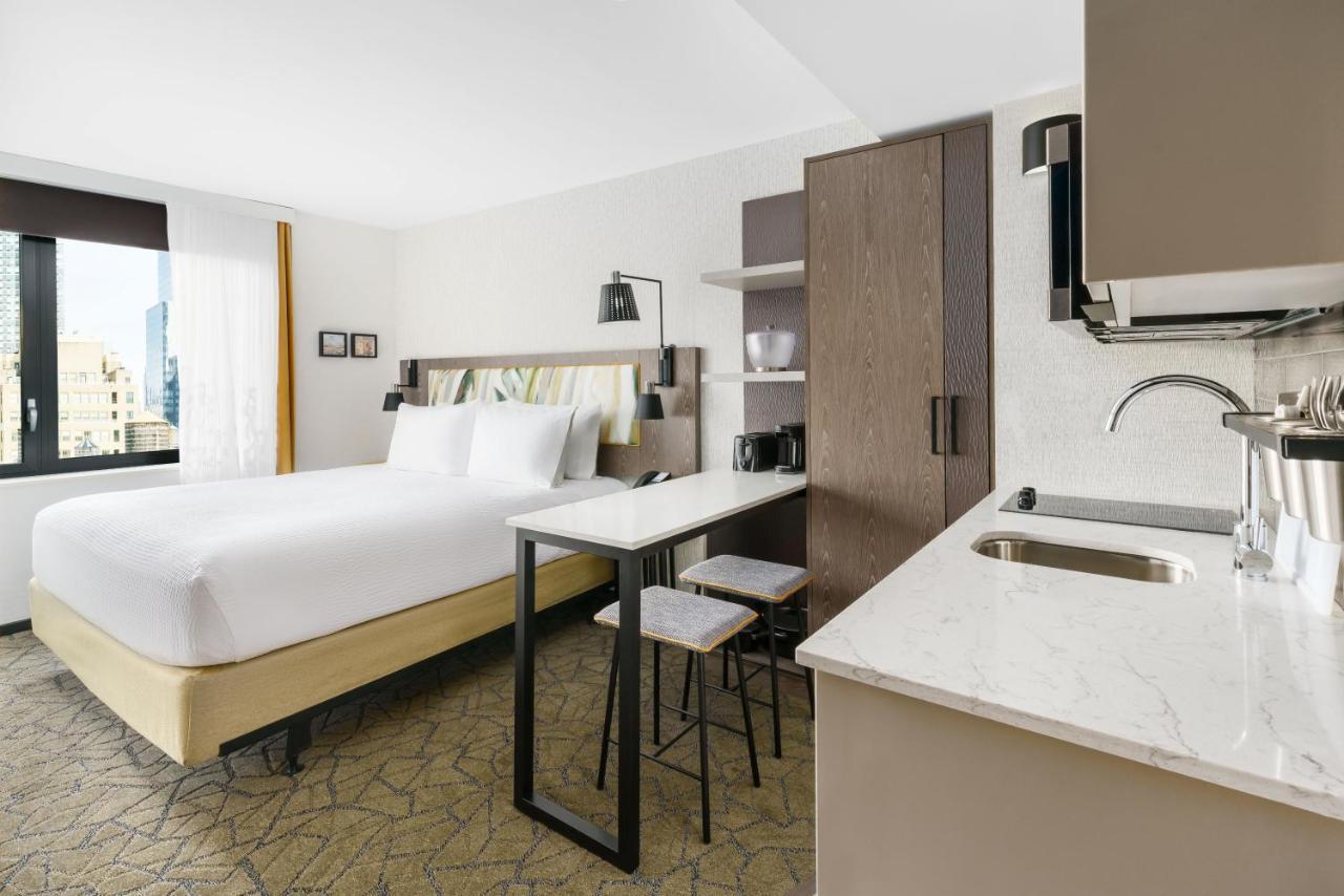 Studio City View with Full Kitchenette, 1 King