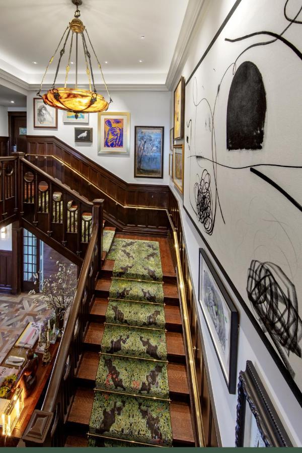 Mansion Room 1 King Bed