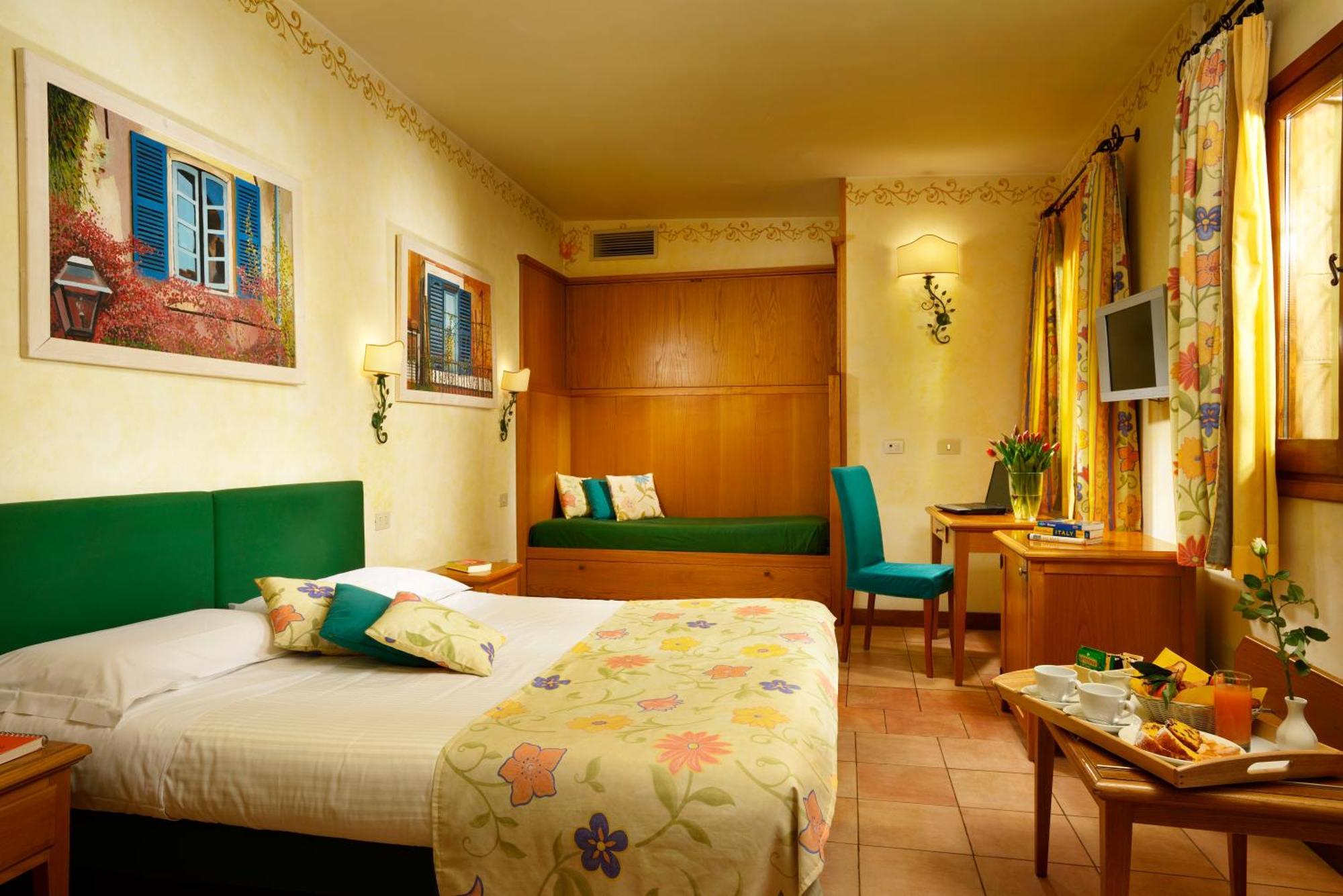 Quadruple Room,687161172:JPEG