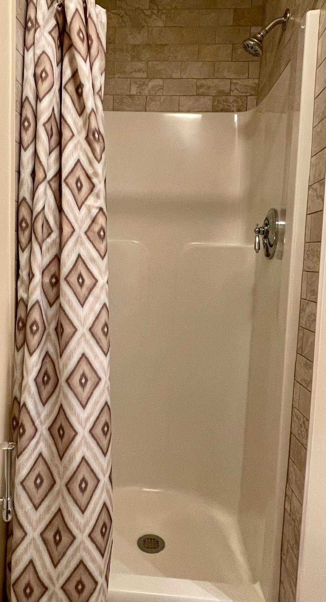Standard Twin Room Private Bathroom