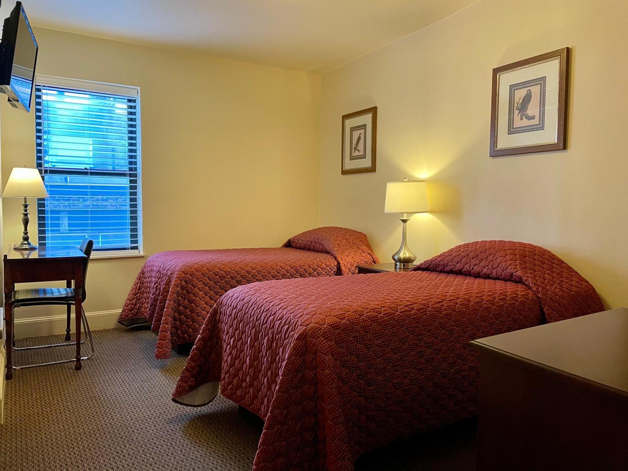 Standard Twin Room Private Bathroom