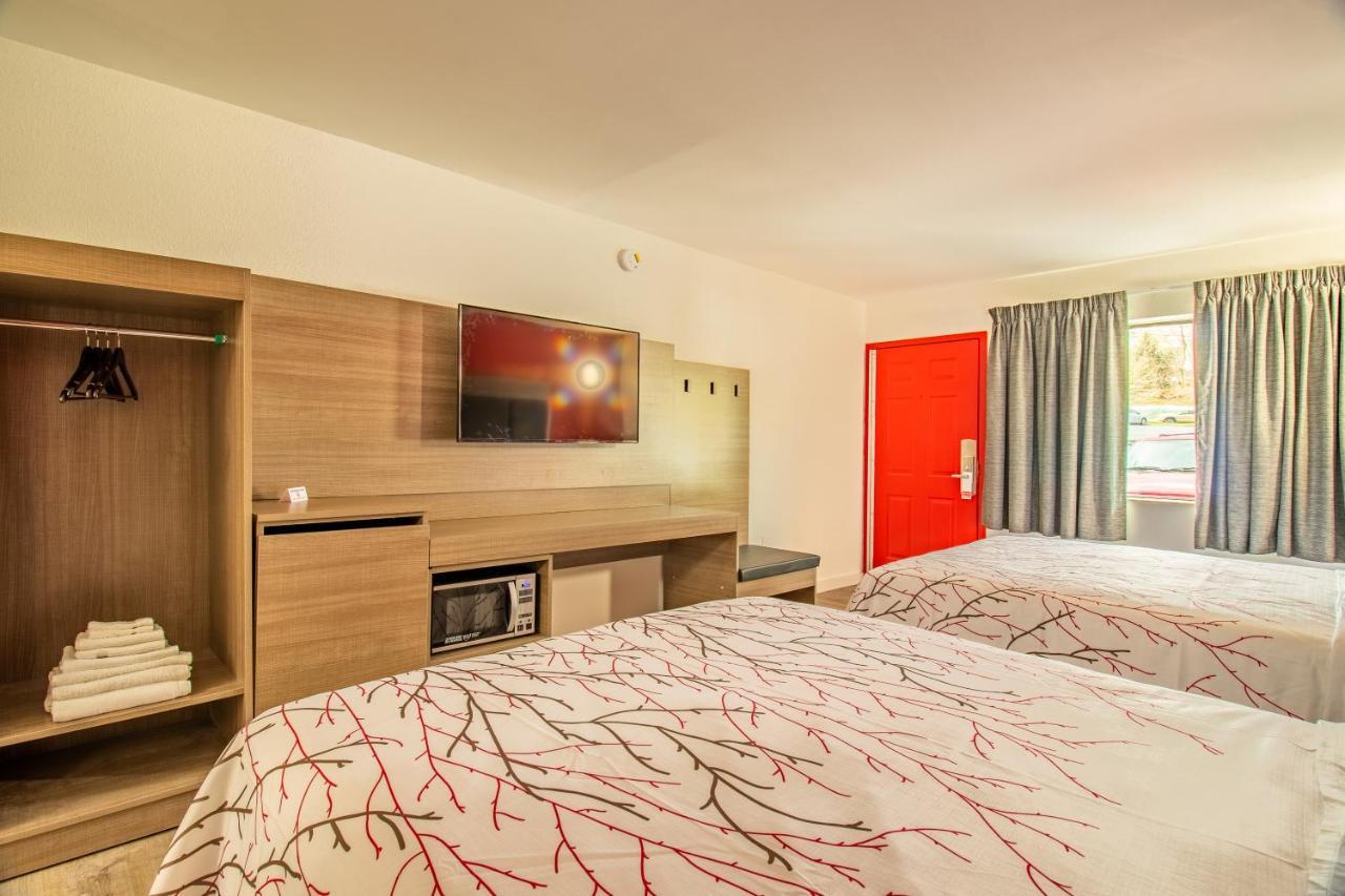 Queen Room Two Queen Beds Ground Floor