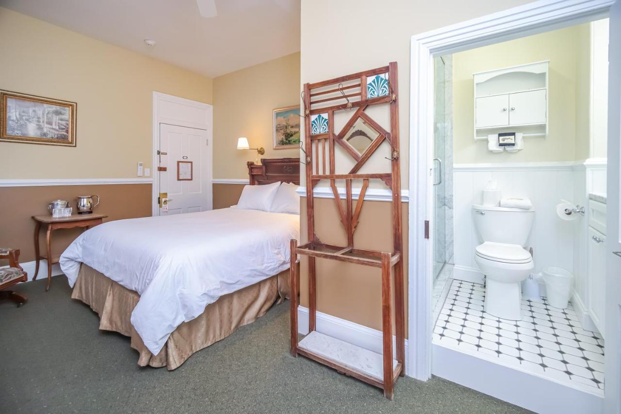 Deluxe Queen Room,1233515759:JPEG