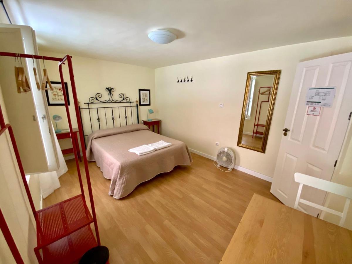 Chambre Double Économique avec Salle de Bains Commune (sans télévision, sans lavabo)