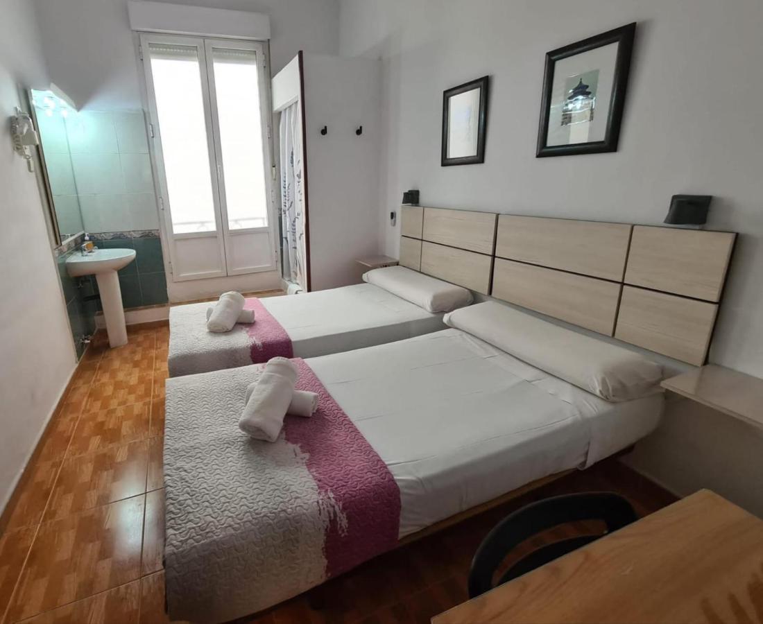 Twin Room with Shared Bathroom,1263848050:JPEG