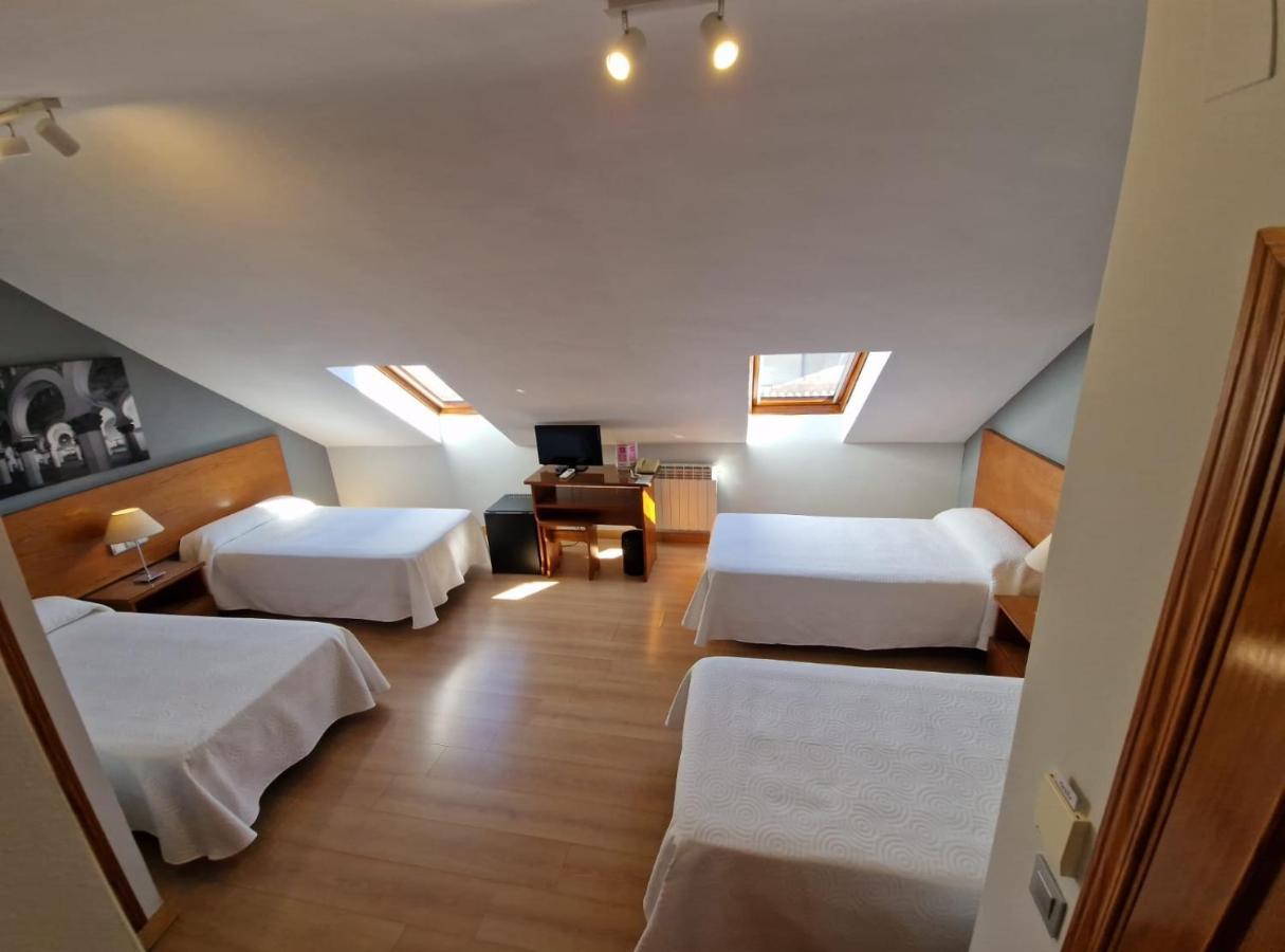 Family Room,1268715256:JPEG