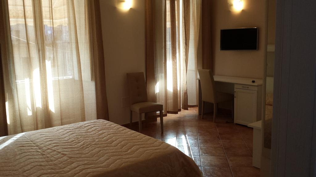 Suite with Balcony,199788298:JPEG