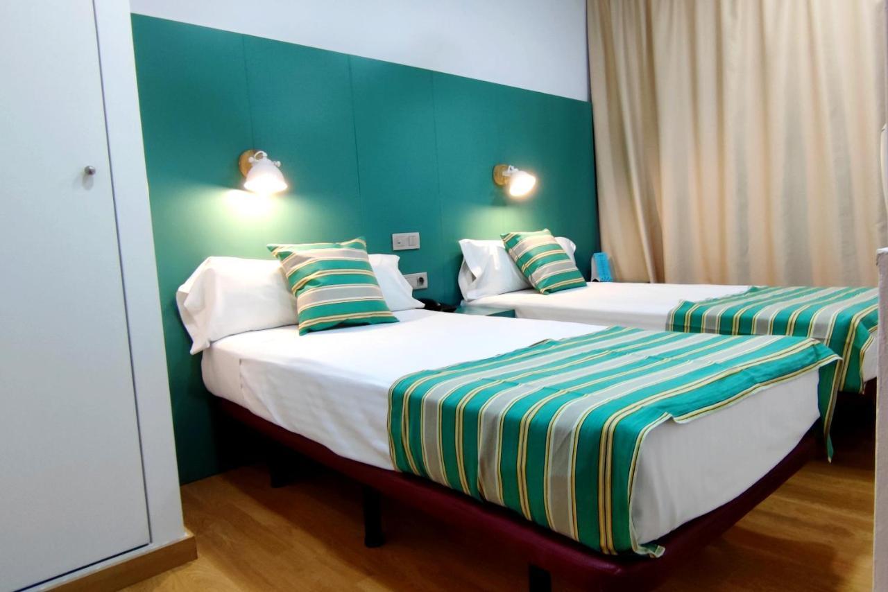 Chambre Double ou Lits Jumeaux avec Salle de Bains Commune