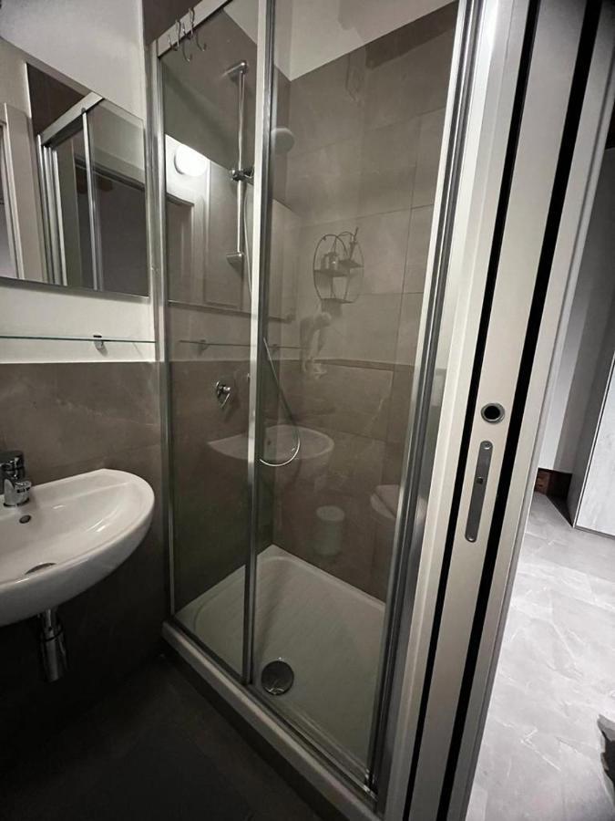 Double Room Private Bathroom,1297375618:JPEG