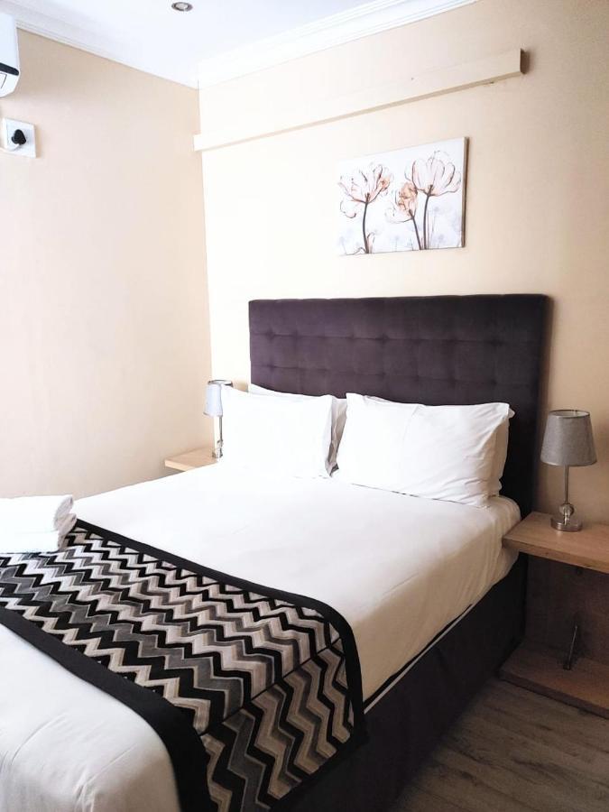 Deluxe Double Room Bath