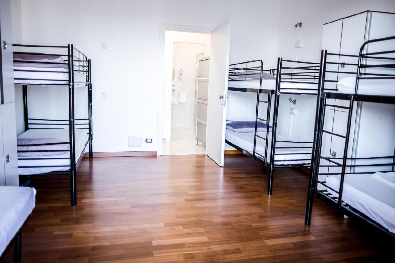 Cama Individual en habitación compartida masculina