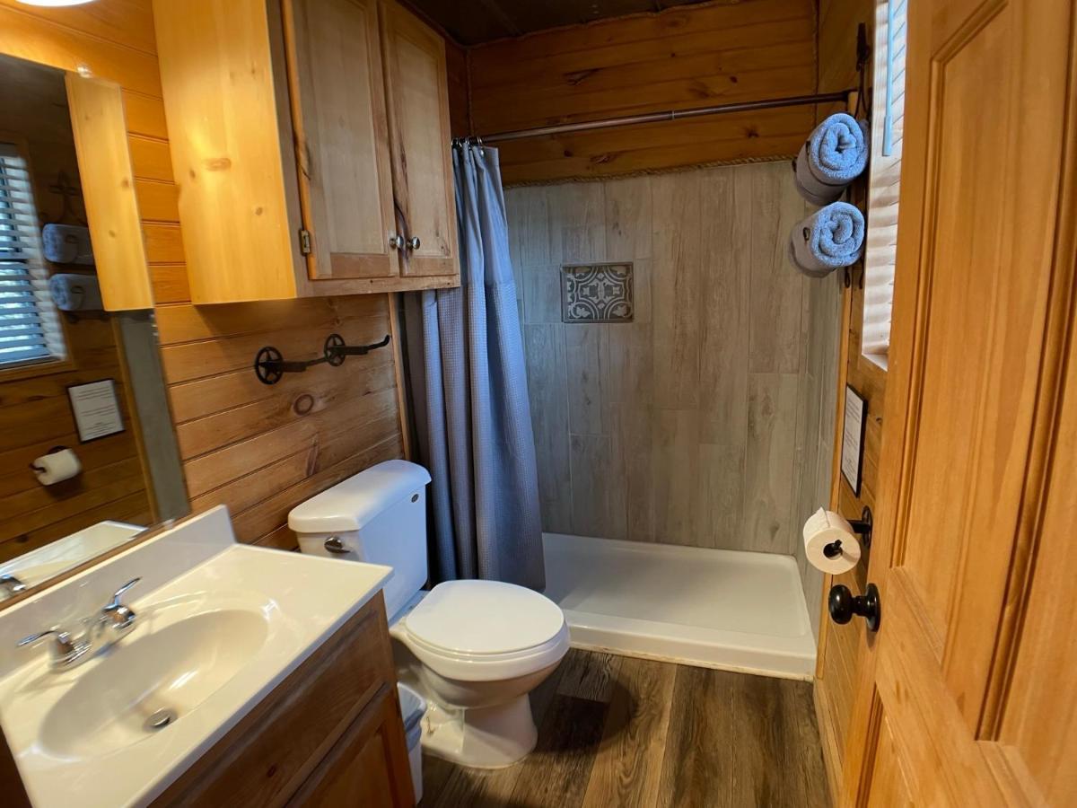 Queen Cabin