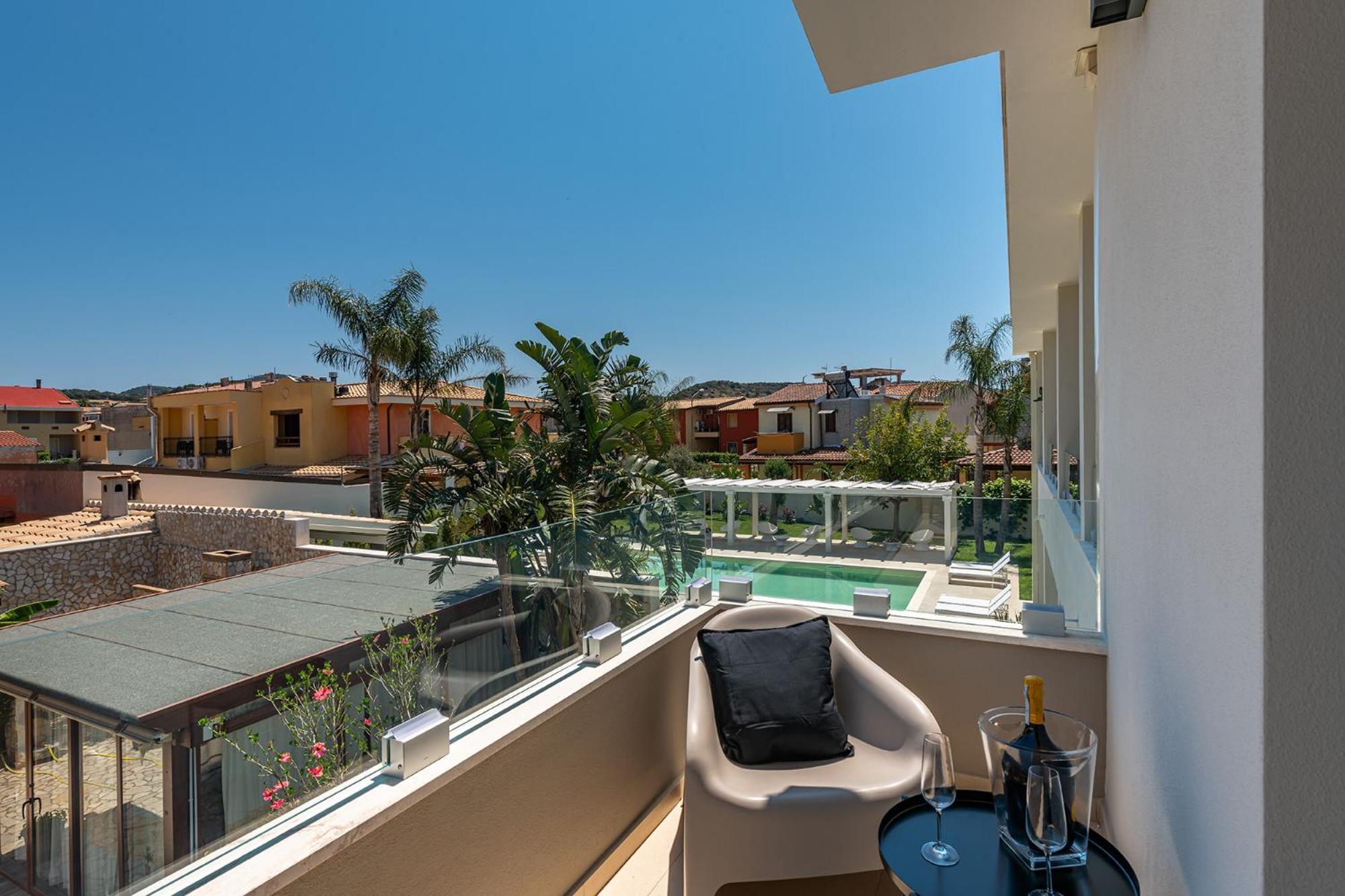 Triple Room with Pool View,1339970744:JPEG