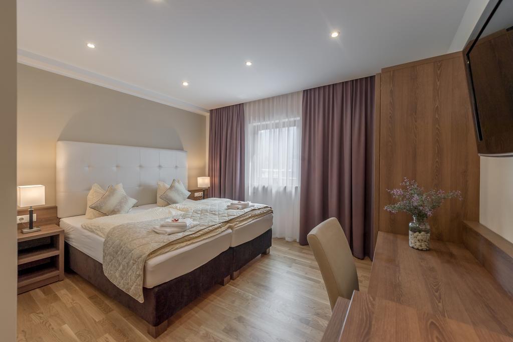 Double Room,377526661:JPEG