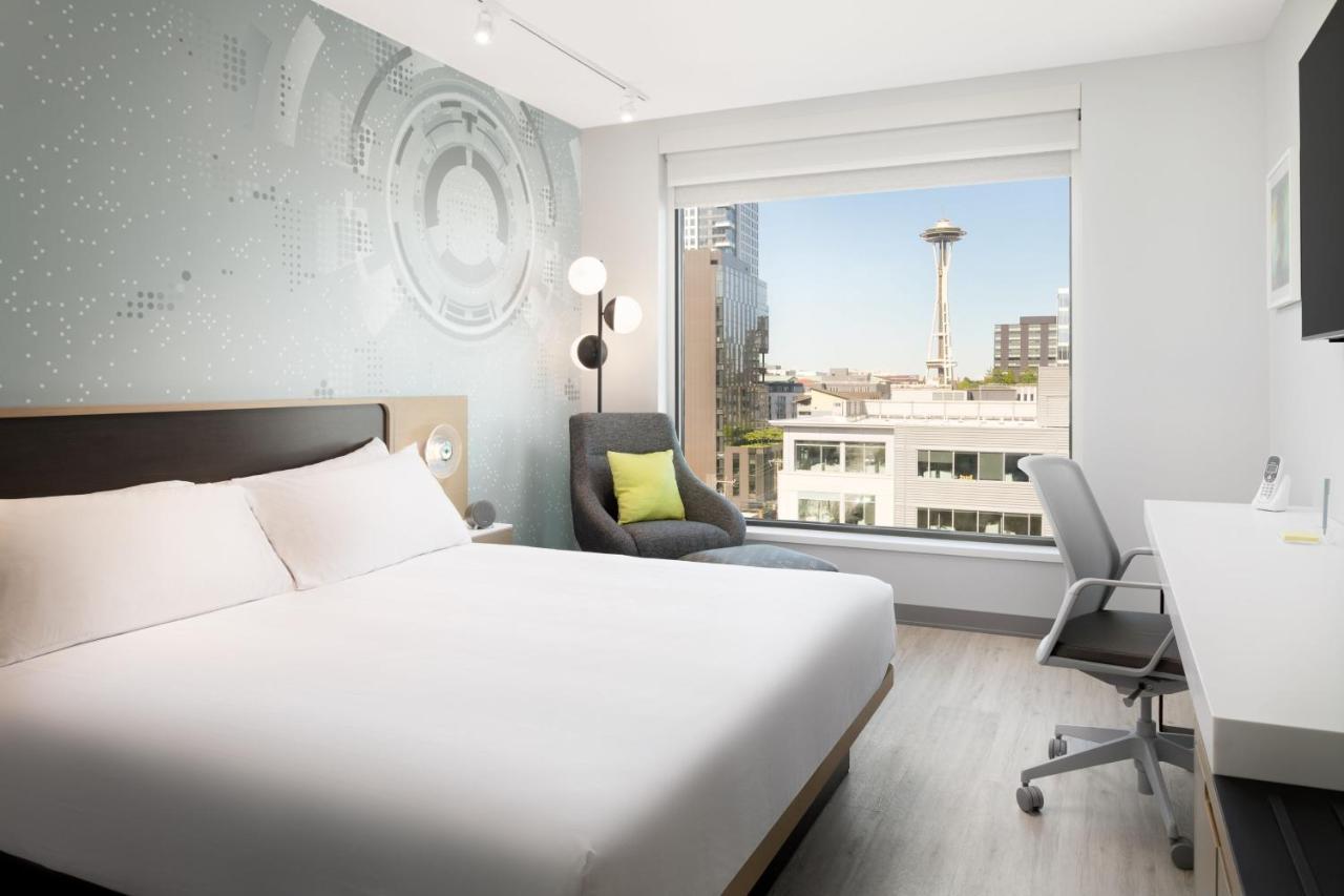 Space Needle View 1 King Bed,1350787465:JPEG