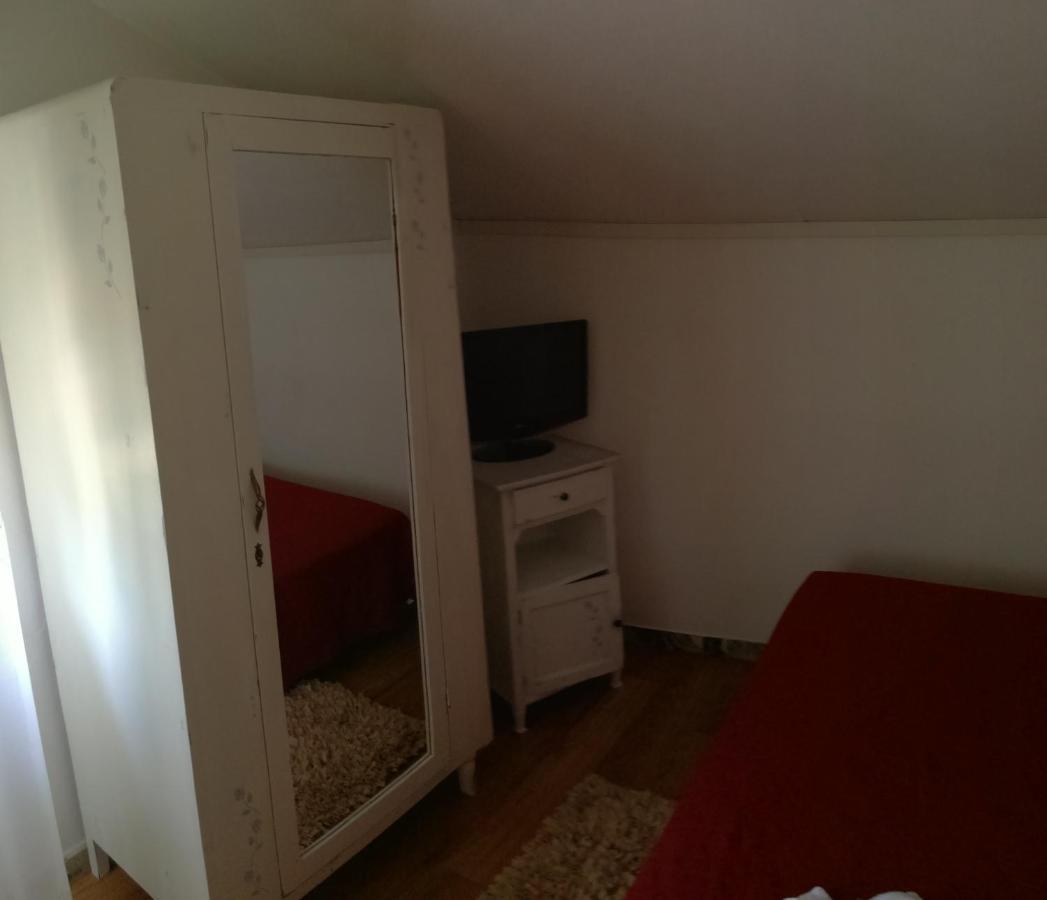 Family Room with Private Bathroom,1360600076:JPEG