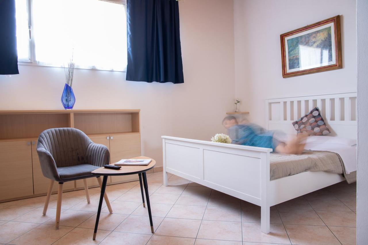 Family Room - Attic,1398837839:JPEG