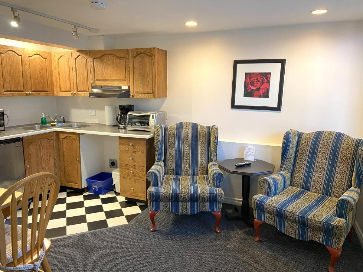 Family Suite Private Bathroom Lower Level