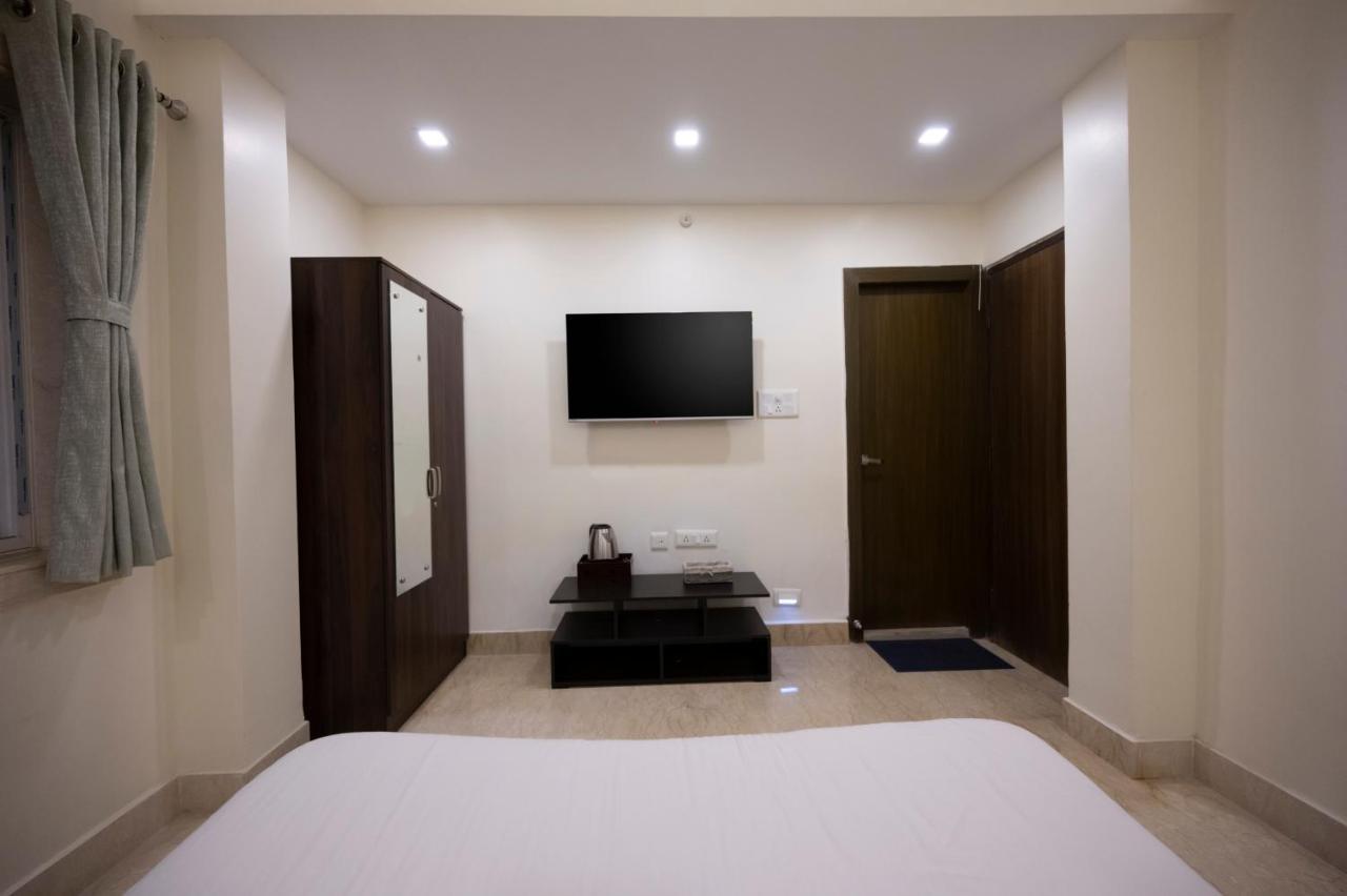 Standard Queen Room