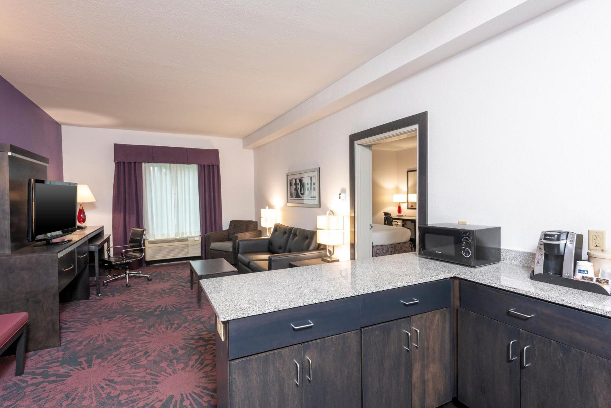 One-Bedroom Suite,1438905133:JPEG