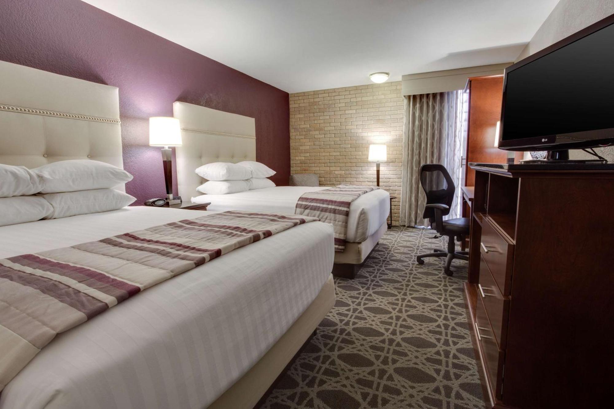 Deluxe Queen Room with Two Queen Beds