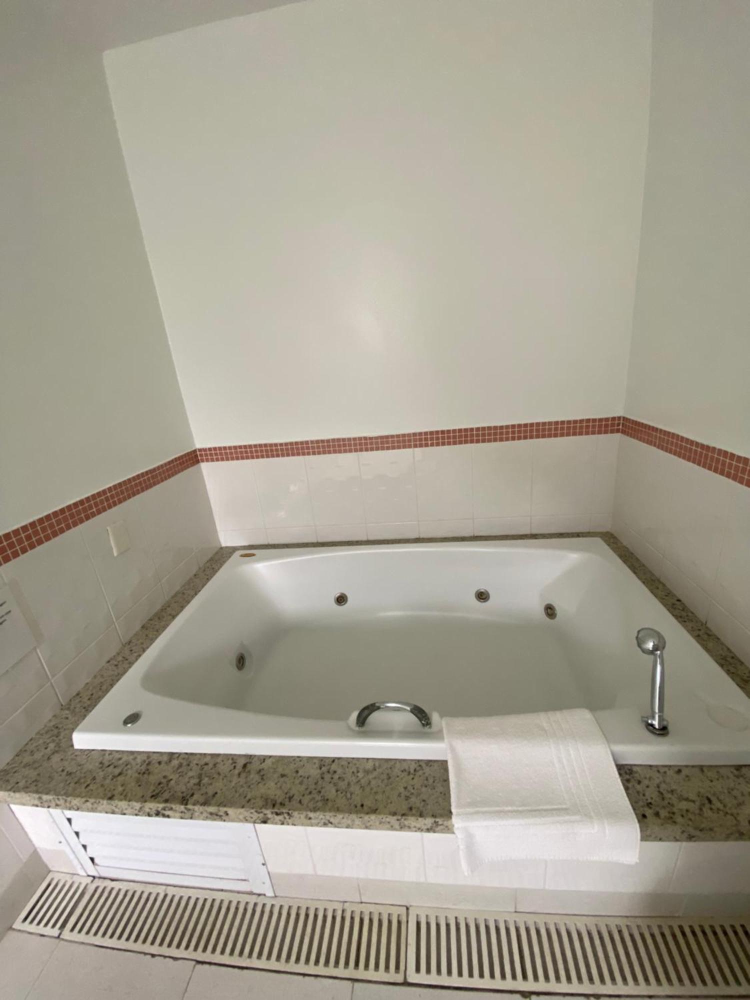 Suite Hot Tub Children not allowed