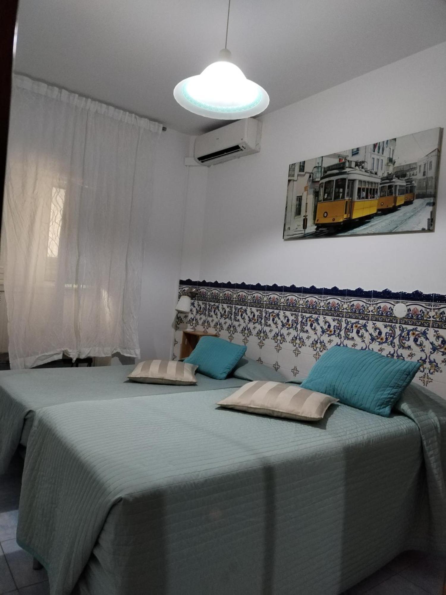 Twin Room Private External Bathroom