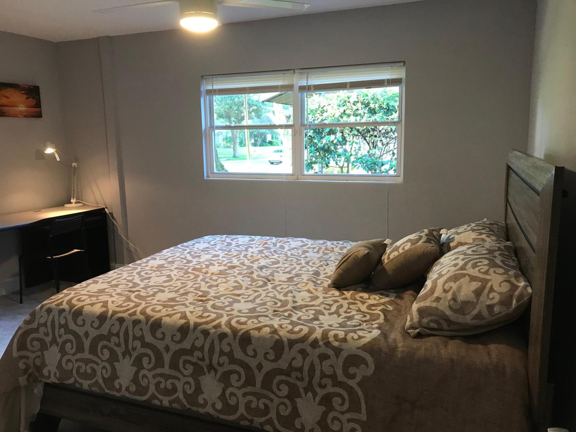Quarto Individual com Banheiro Privativo Externo