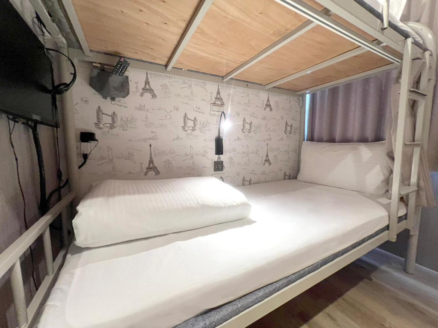 Mixed Dormitory Room