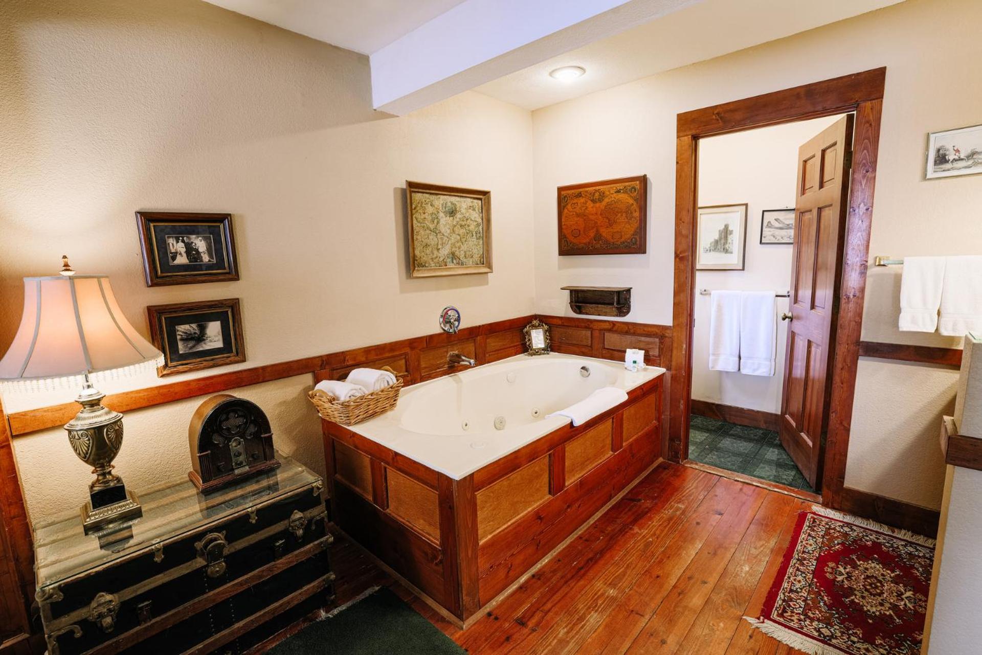 Queen Room Spa Bath