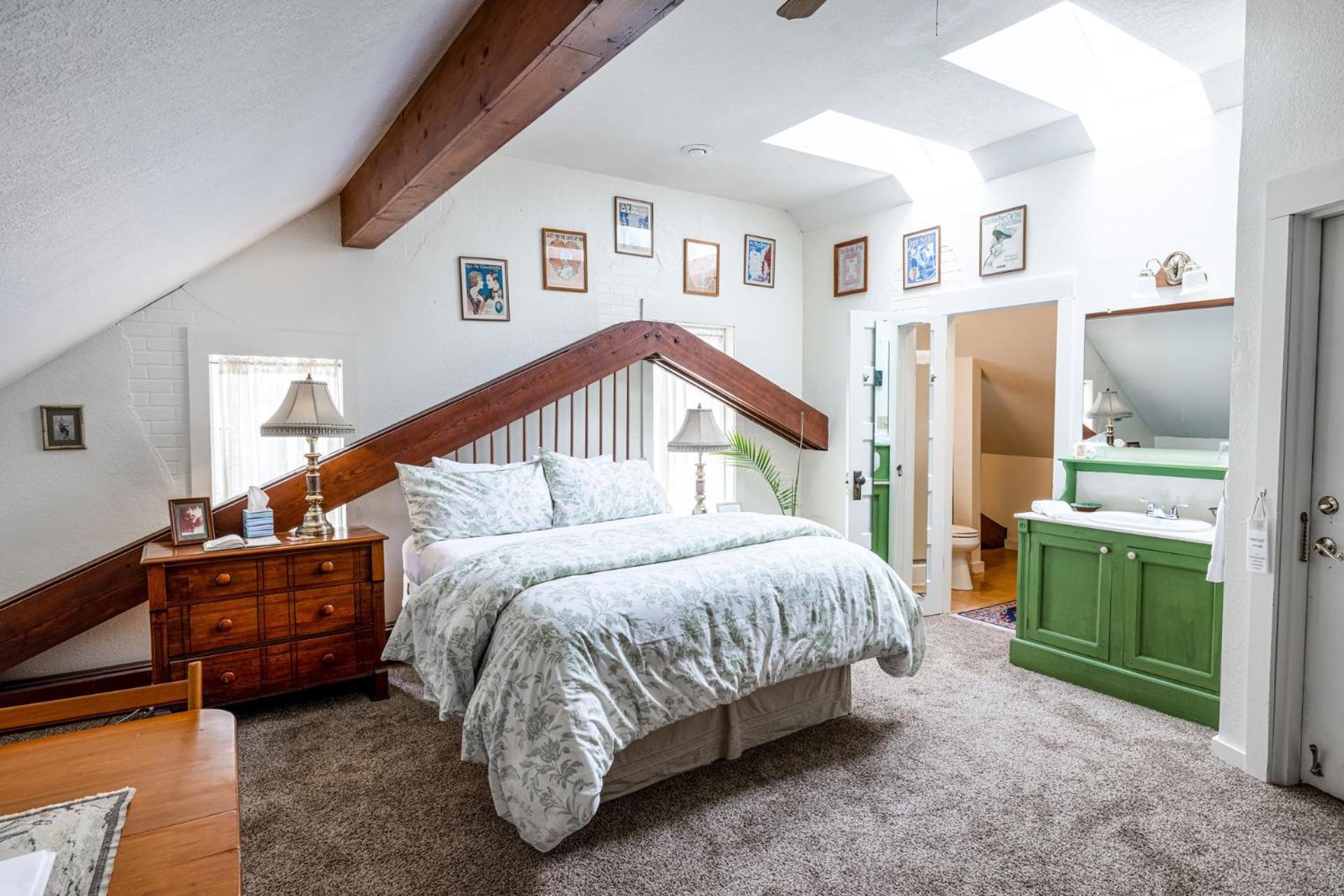 Double Room 1 Queen Bed