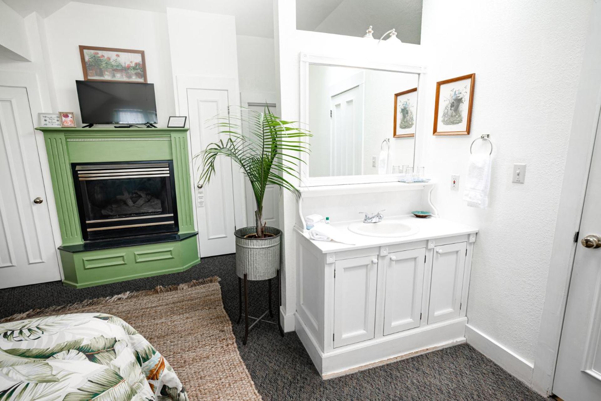 Double Room 1 Queen Bed