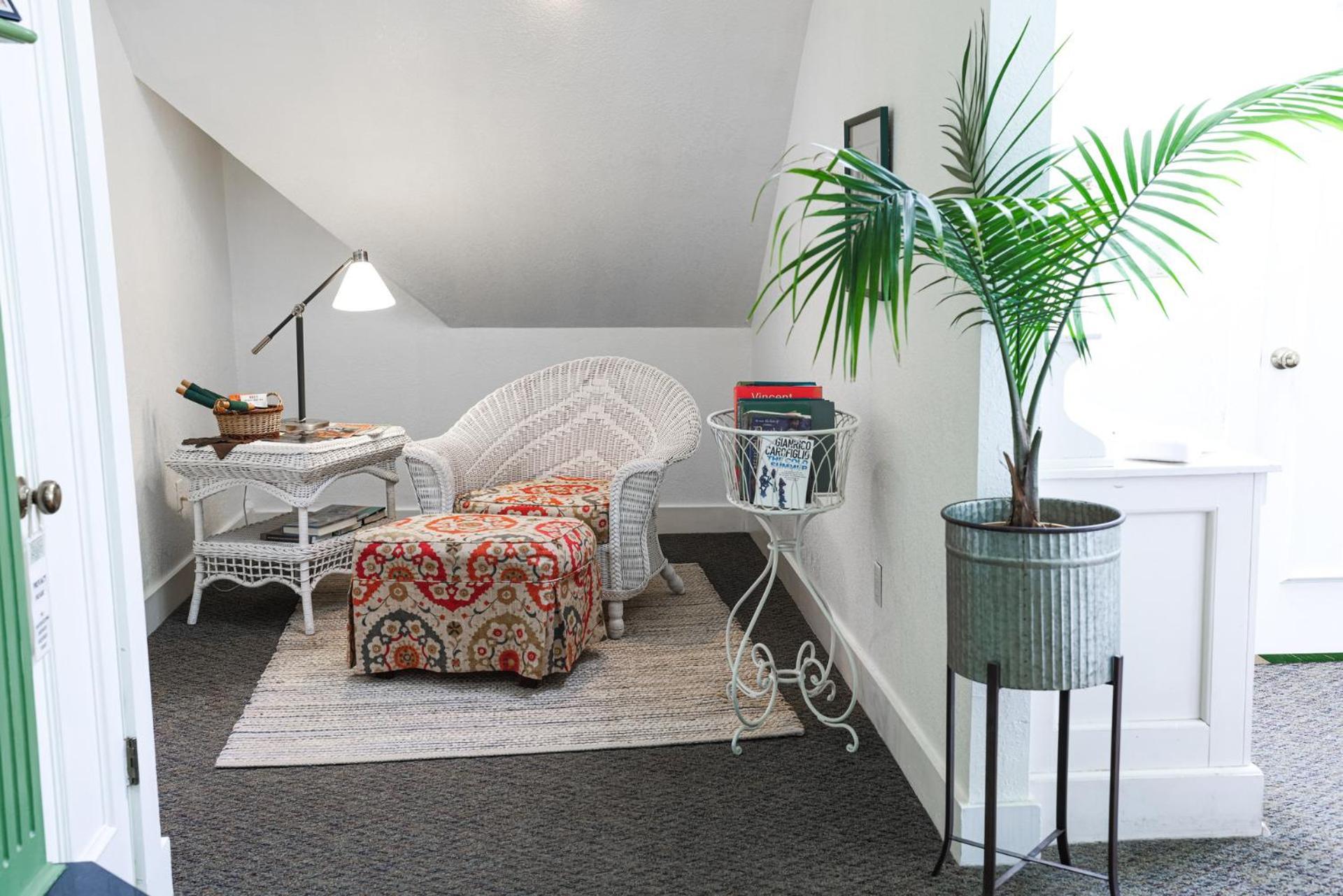 Double Room 1 Queen Bed