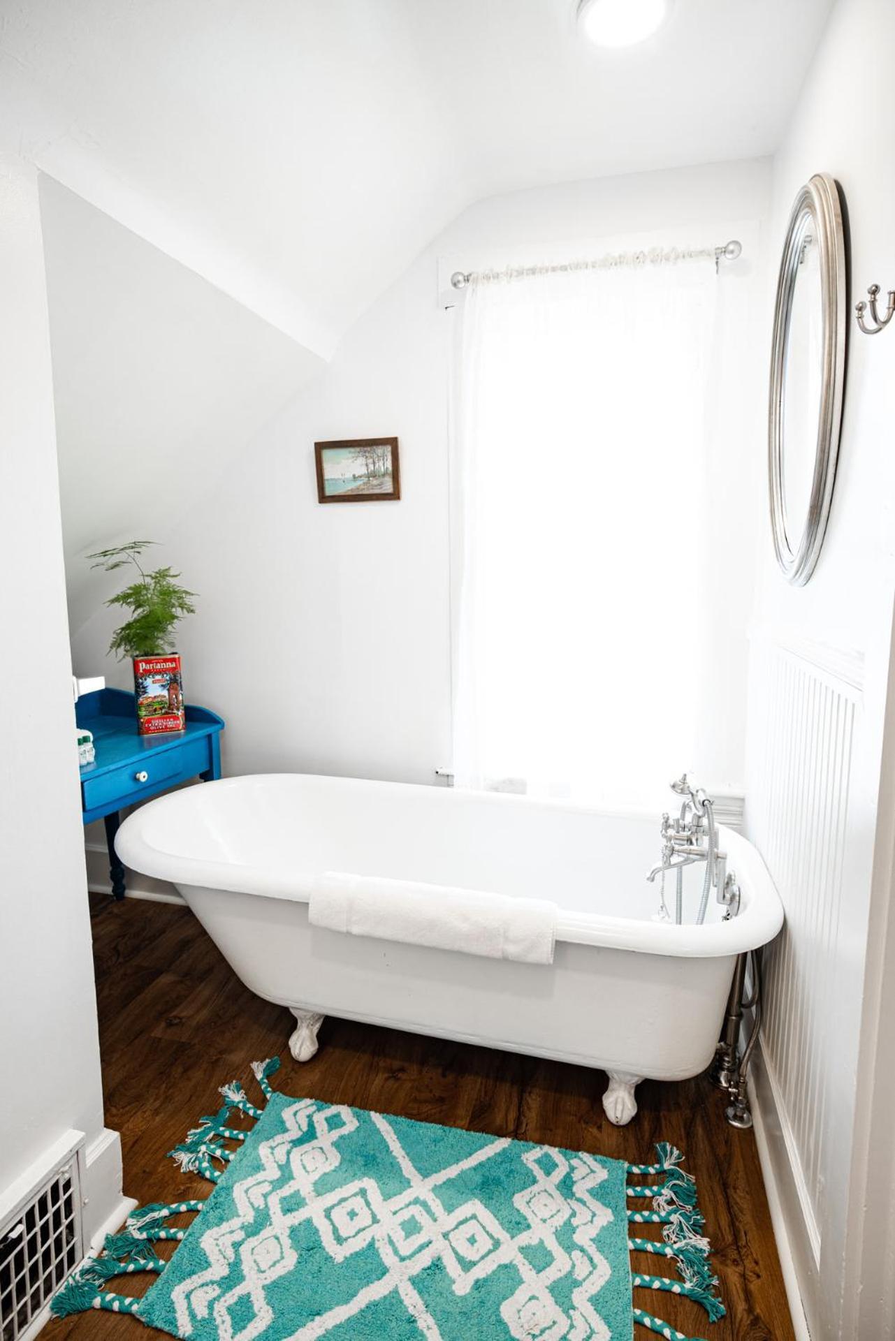 Quadruple Room Bathroom