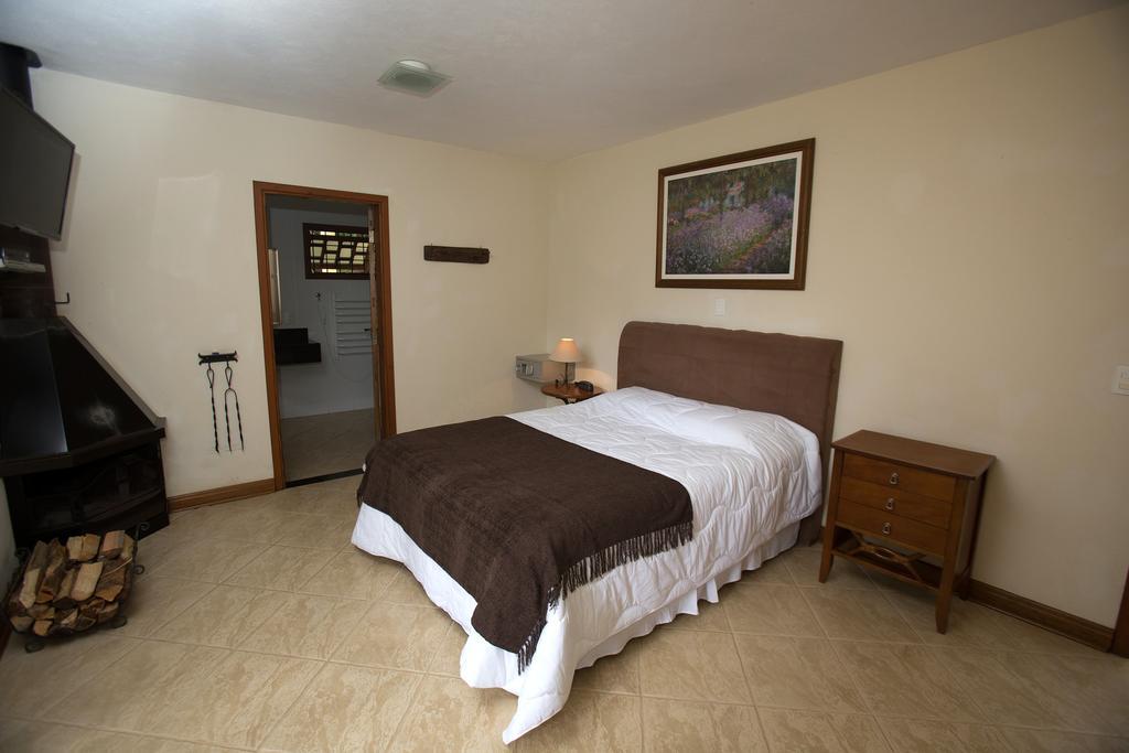 Superior Chalet with Hot Tub,213641951:JPEG
