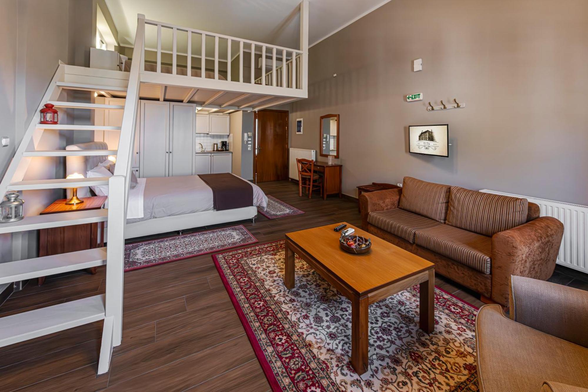 Studio 4 Guests Attic