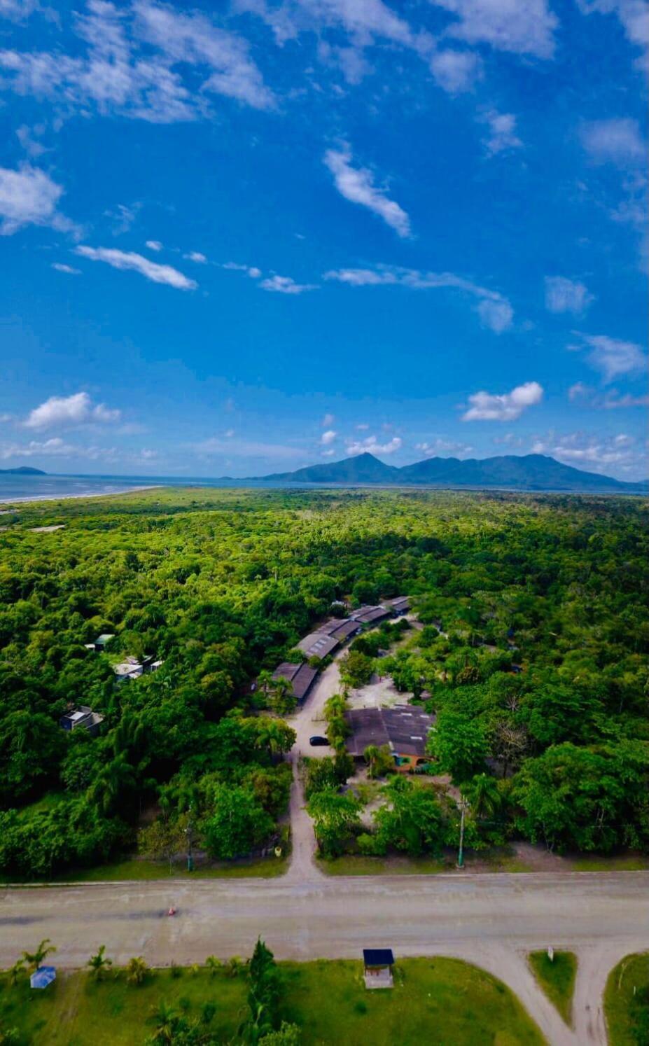 Suíte com Vista do Jardim