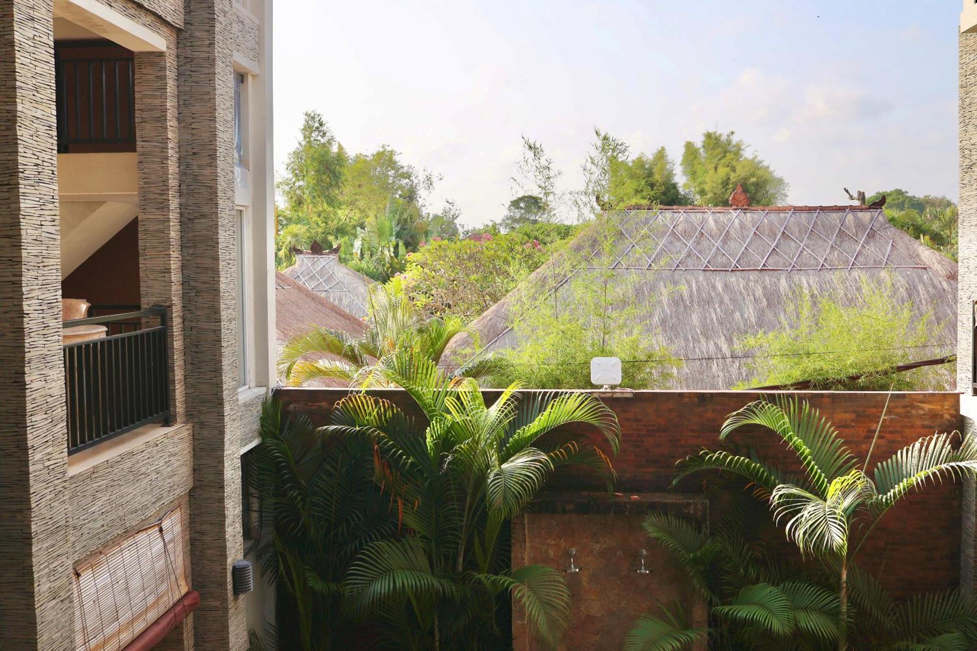 King Room Pool View