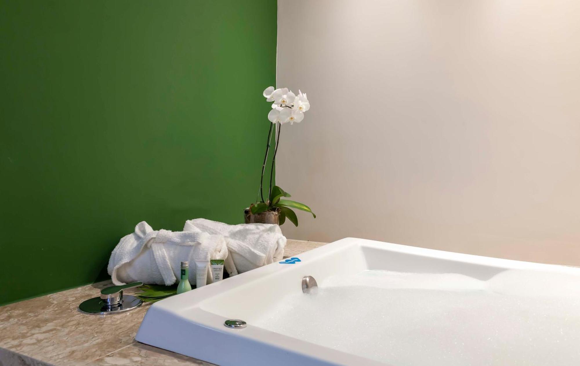 Premium Room Spa Bath