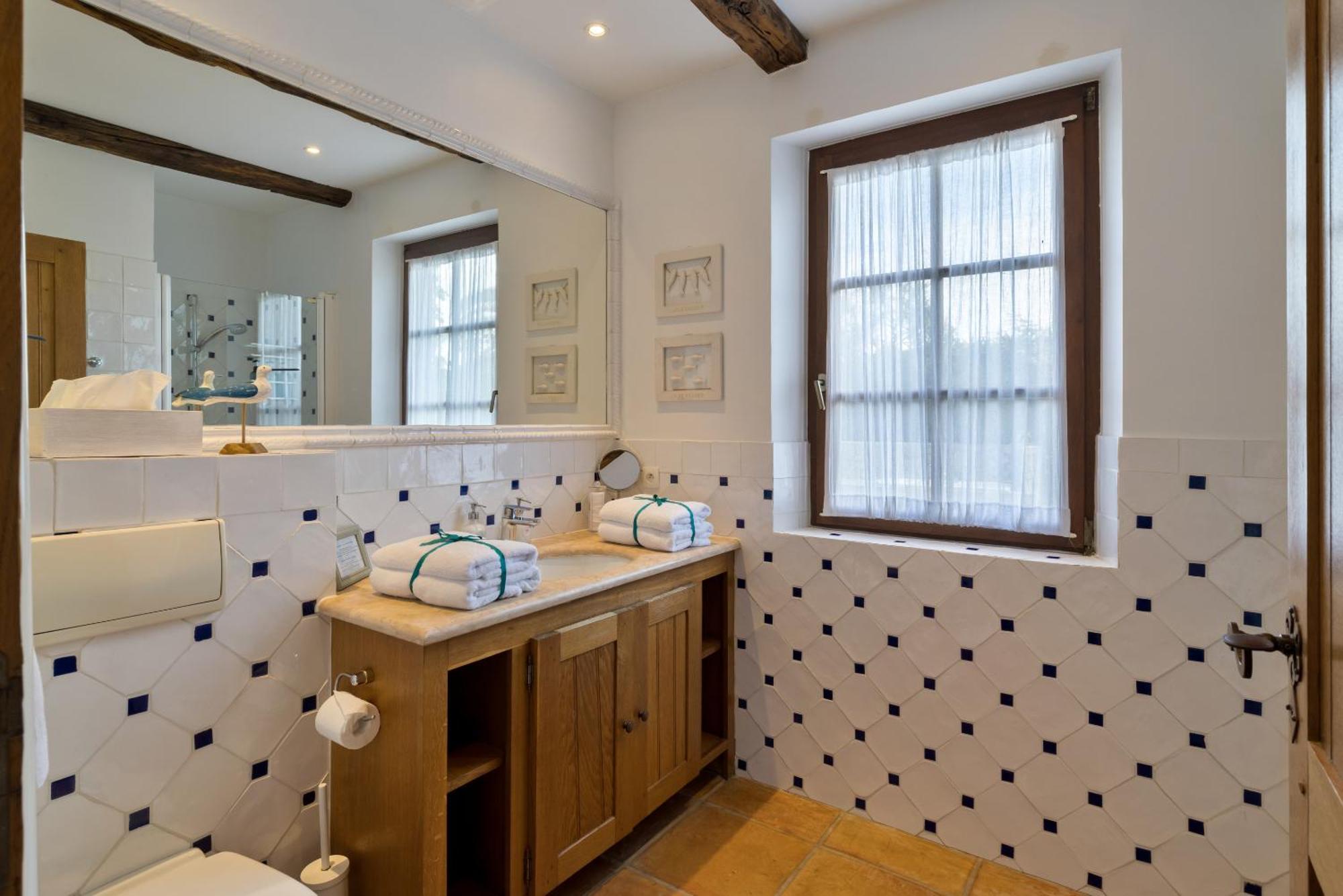 Double Room with Mountain View,1566941948:JPEG