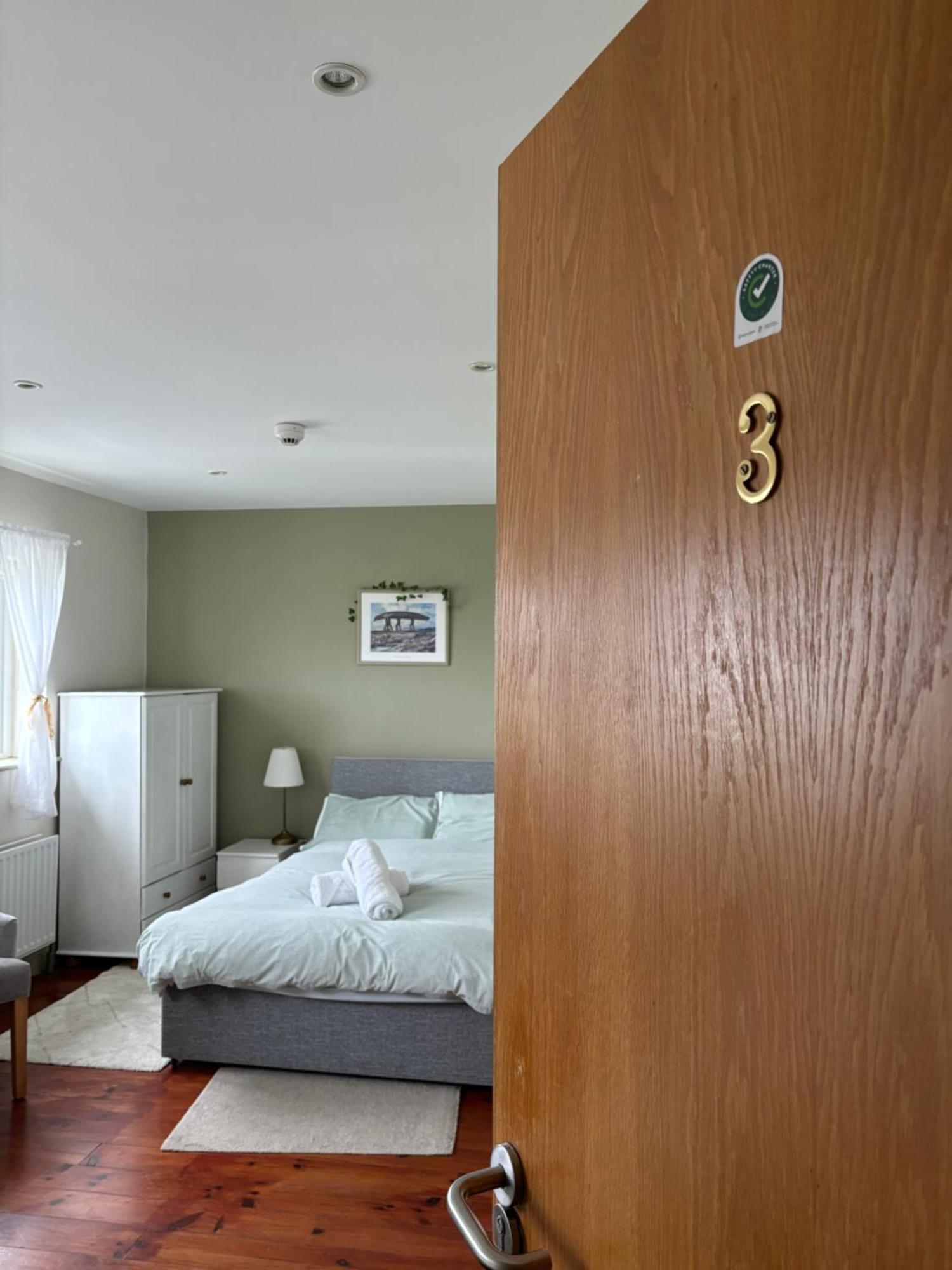 Deluxe Triple Room Private Bathroom