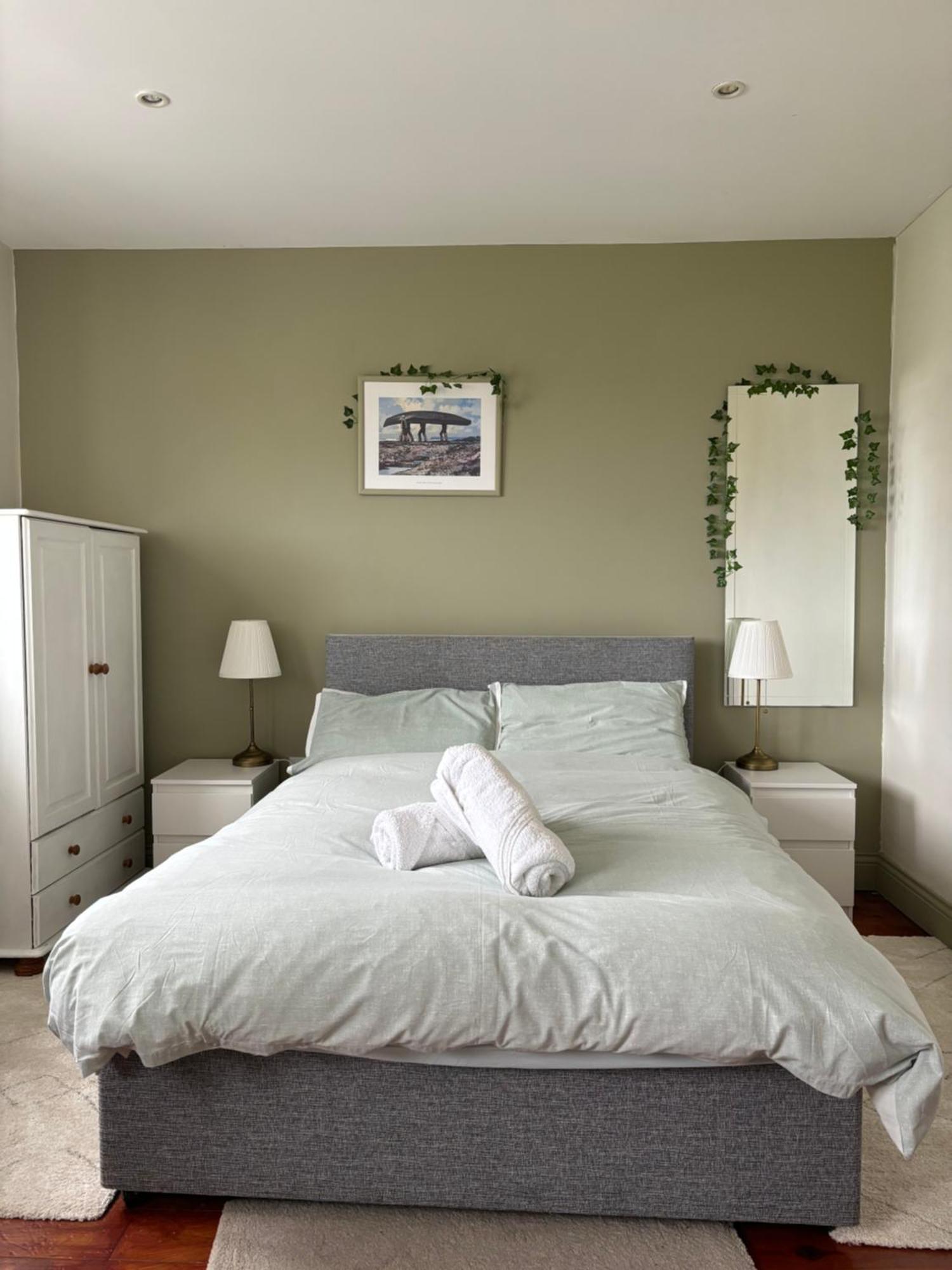 Deluxe Triple Room Private Bathroom